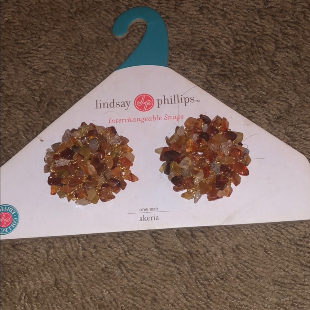 Broaches that can be placed on flats or flip flops